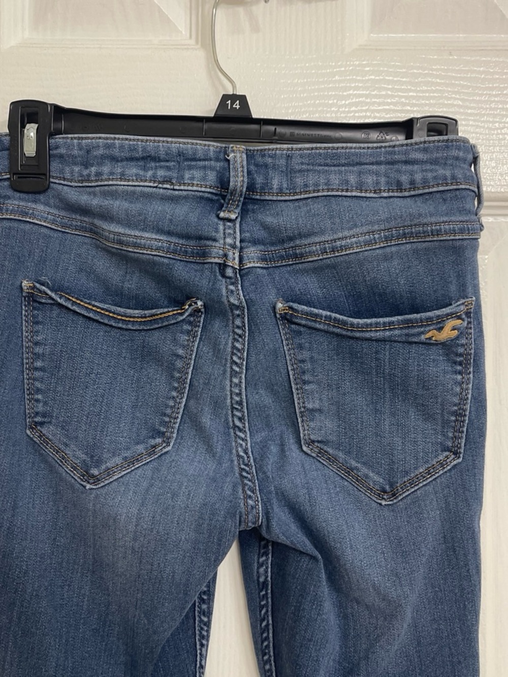 Hollister High-Rise Denim Jeans in Medium Blue Wash - Picture 2 of 3